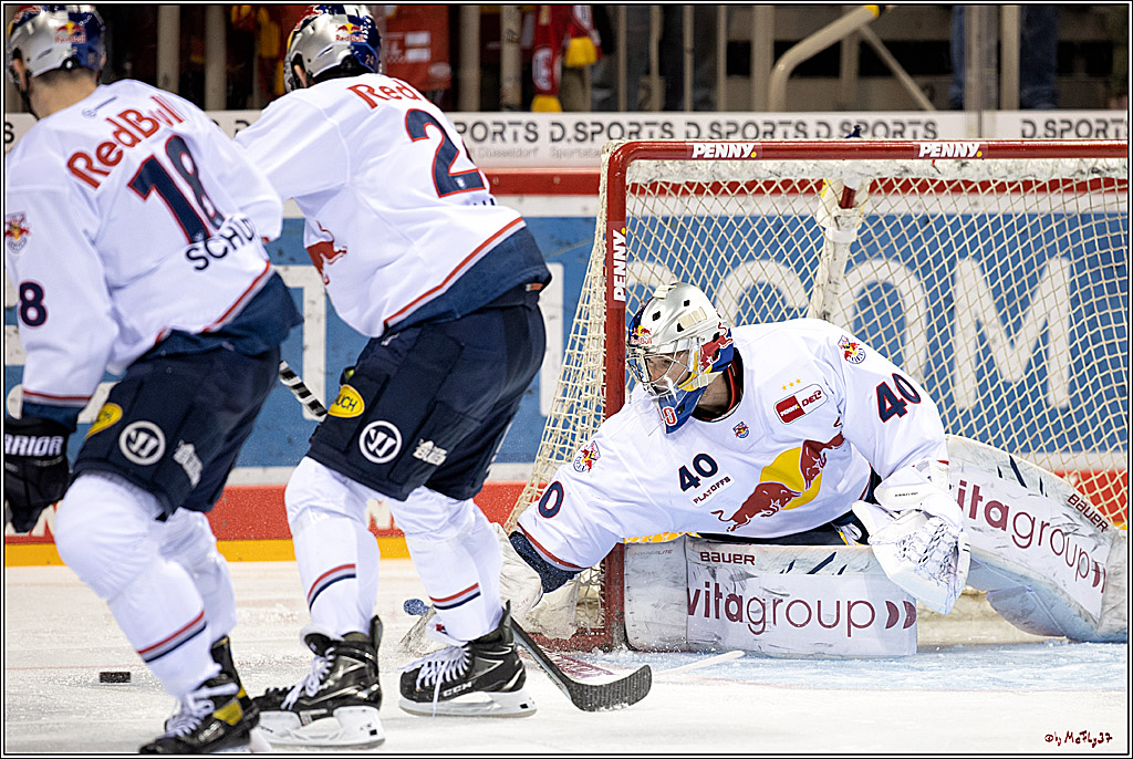 PENNY DEL Viertelfinale 4. Spiel; Duesseldorfer EG - Red Bull Muenchen; Duesseldorf, 16.04.2022